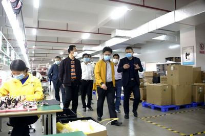 廉江市委书记林海武在游艇会yth0008高新科技产业园调研指导疫情防控及复工复产工作 (6).jpg
