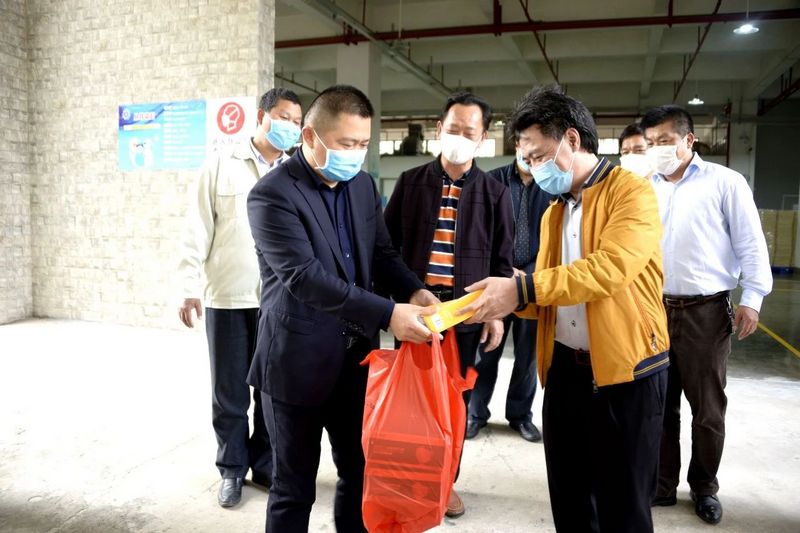 廉江市委书记林海武在游艇会yth0008高新科技产业园调研指导疫情防控及复工复产工作 (20).jpg
