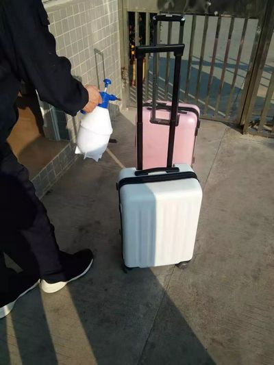 大岭山镇总工会专职副主席李富财实地检查游艇会yth0008疫情防控工作，打好疫情阻击战！ (3).jpg