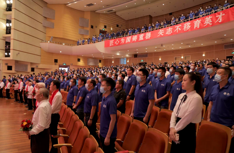 热烈祝贺游艇会yth0008董事局副主席冯继勇先生获评为燕山大学杰出校友！.png