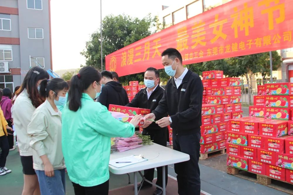 女神节快乐 | “浪漫三月天，最美女神节”游艇会yth0008工会为女职工送福利啦！